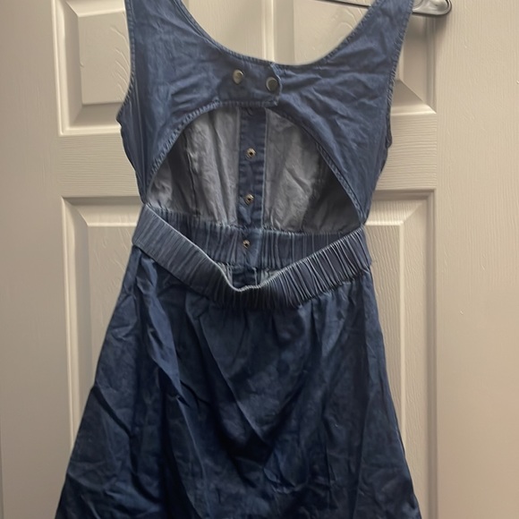 **WORN** denim chambray womens button down dress with open back size medium - Picture 2 of 2